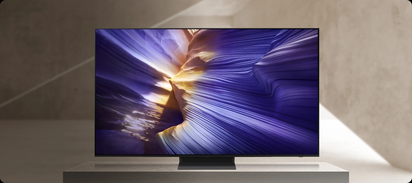 스튜디오 공간에 설치된 삼성 OLED TV 디스플레이 제품 이미지